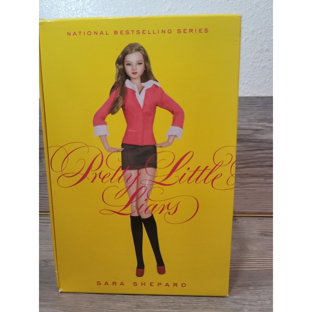 pretty little liars series set of 4 books paperback in a case great condition